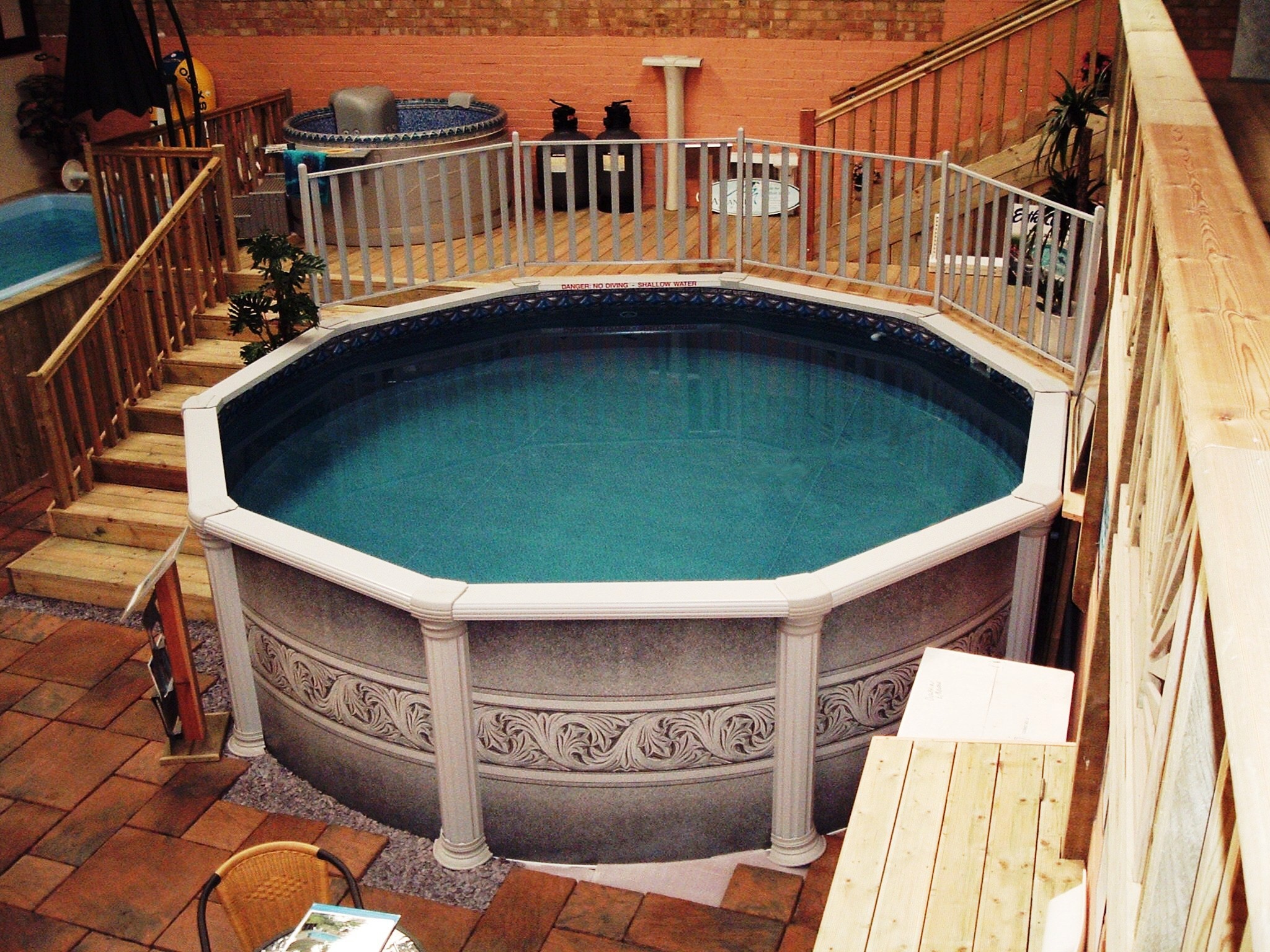 15ft Diameter 'Classic' Aluminium Pool with timber decking and Aluminium fence